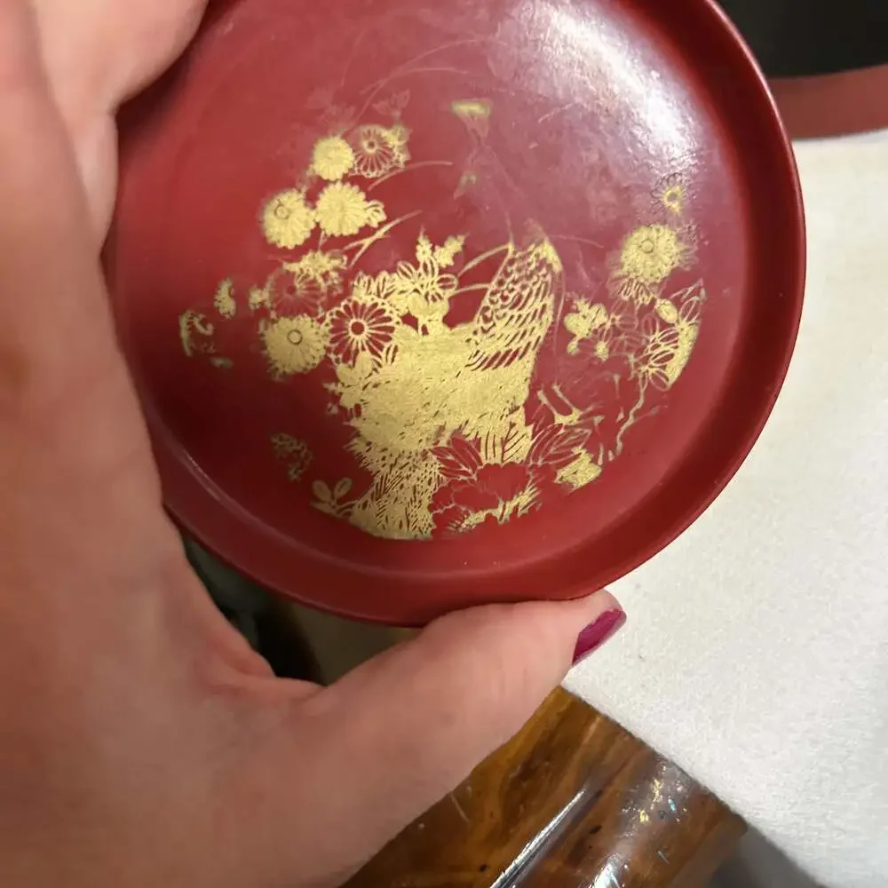 Vintage Japanese Red Lacquerware Round Container and small trays or coasters - Picture 4 of 4